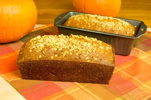 Loaves of pumpkin bread with pumpkins — Stock Photo, Image