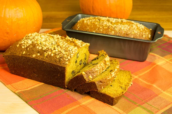 Kabak ile dilimlenmiş kabak ekmek ekmek