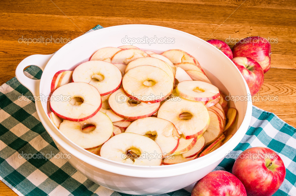 Bowl of sliced apple rings