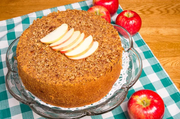 Tarta de manzana con manzanas en rodajas — Foto de Stock