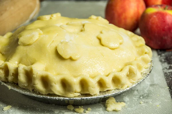 Apple pie ready for the oven — Stock Photo, Image