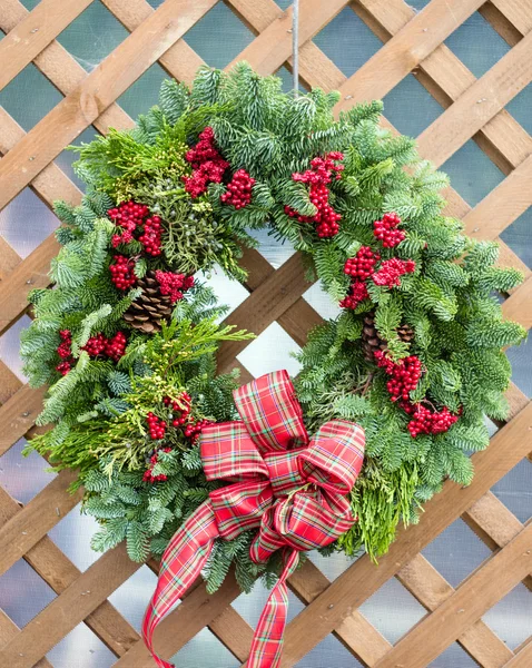 Christmas wreath on wood background — Stock Photo, Image