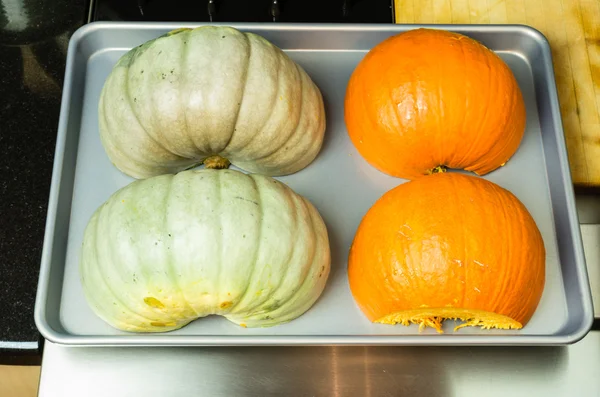 Calabaza y calabaza listas para hornear —  Fotos de Stock