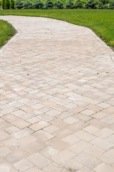 Paved walkway leading off to left — Stock Photo, Image