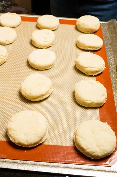 Bandeja de biscoitos pronta para o forno — Fotografia de Stock
