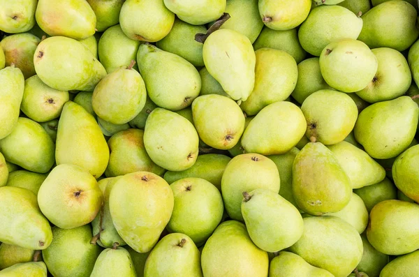 Fresh Bartlett pears on display — Stock Photo, Image