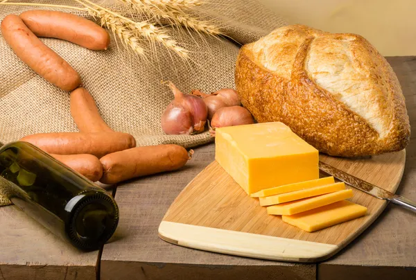 소시지 치즈와 빵 정 — 스톡 사진
