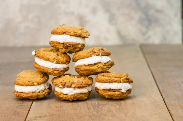 Stiva de cookie-uri umplute cu cremă — Fotografie, imagine de stoc
