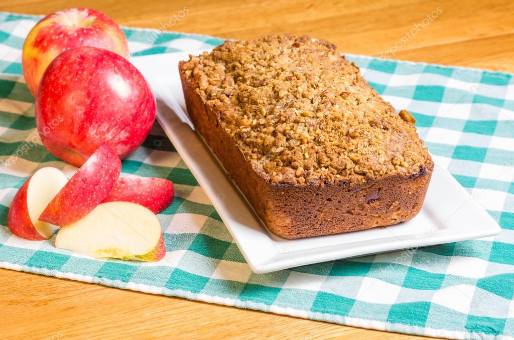 Apple cake with sliced apples