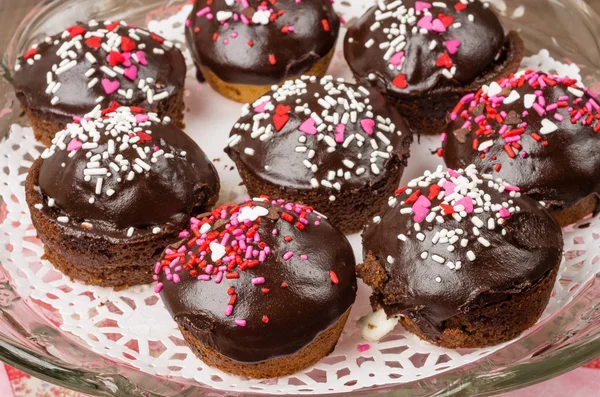 Chocolate cupcakes on glass server — Stock Photo, Image