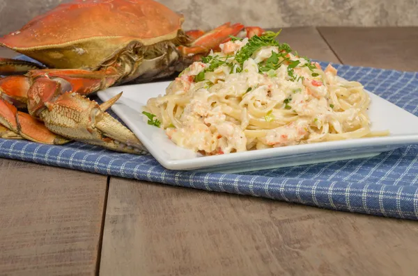 Dungeness crab pasta on white plate — Stock Photo, Image