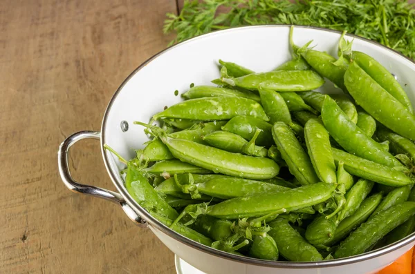 Fresh green peas in bowl — Stock Photo, Image