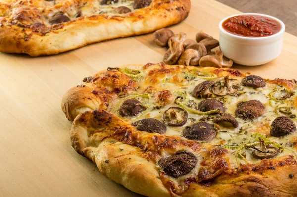 Řemeslník fenykl houby pizza — Stock fotografie