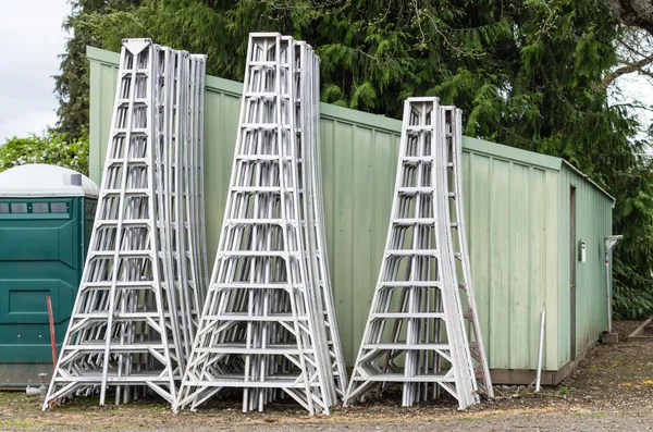 Aluminium harvest ladders stored by a shed — Stock Photo, Image