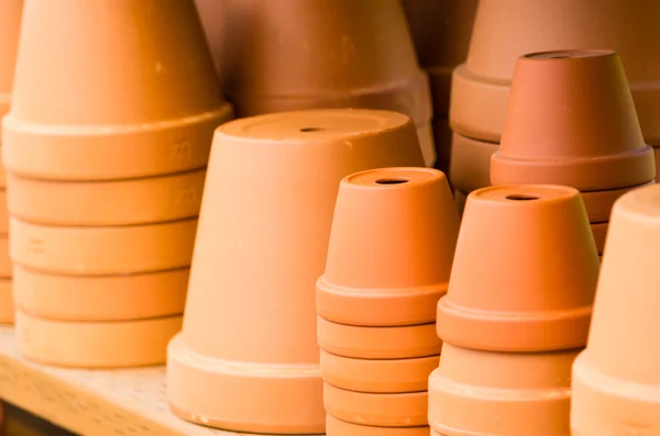 Clay pots for gardening on a shelf — Stock Photo, Image