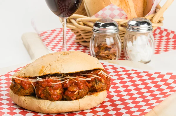 Panino panino con polpette fresche per pranzo — Foto Stock