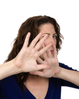 Orta yaşlı kadın kendini savunmak