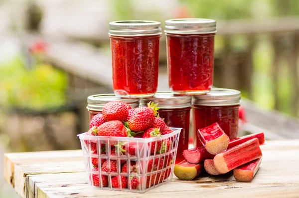 Fresh strawberry rhubarb jelly — Stock Photo, Image