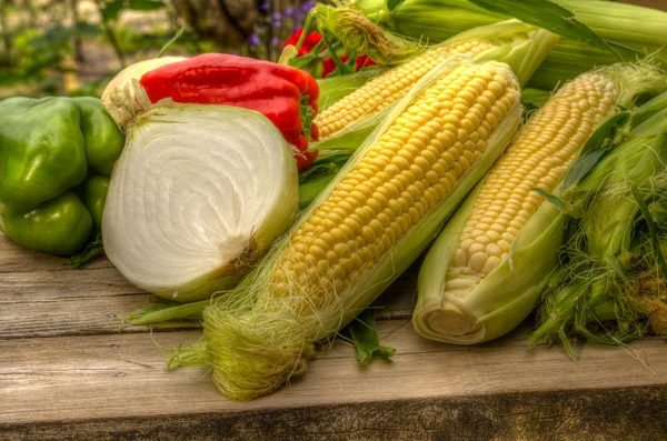 Ингредиенты для приготовления кукурузной сальсы — стоковое фото