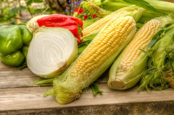 Ингредиенты для приготовления кукурузной сальсы — стоковое фото