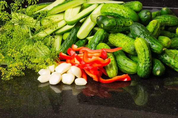 Ingredienser för att göra vitlök pickles — Stockfoto