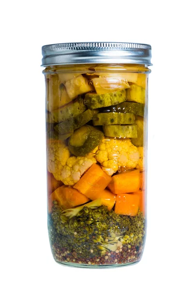 Mezcla de verduras en vinagre en frascos de albañil — Foto de Stock