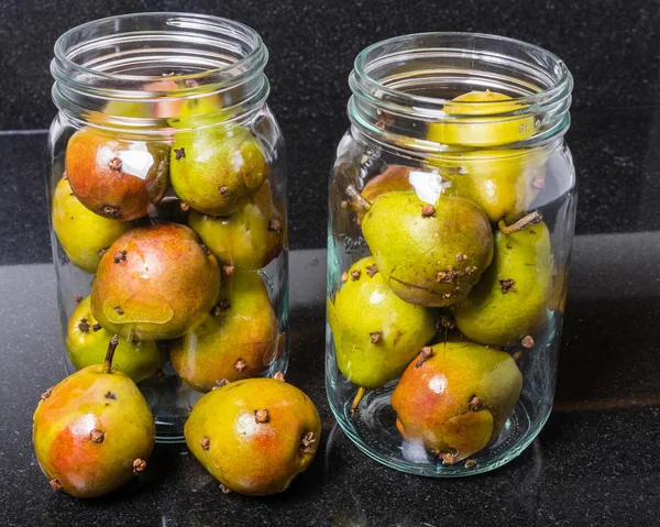 Spiced seckel pears being preserved — Stock Photo, Image