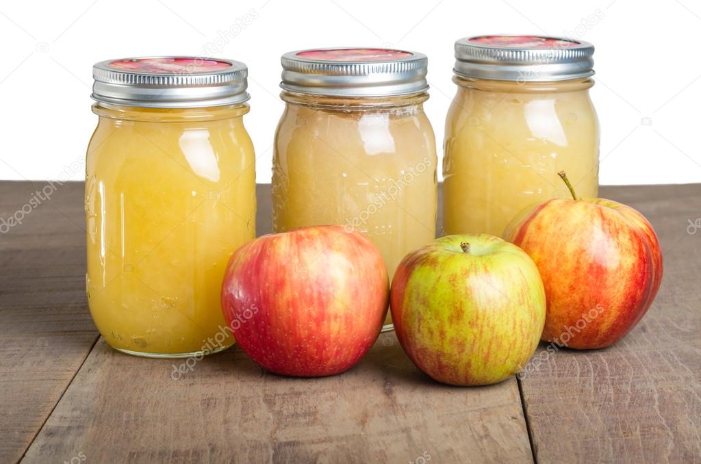 Jars of apple sauce with apples