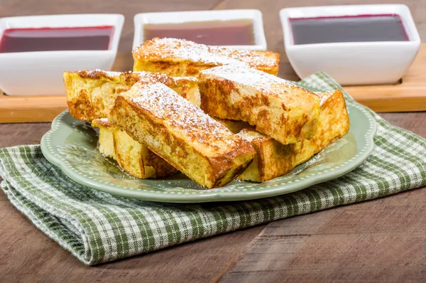 Palitos de pan francés con jarabes — Foto de Stock