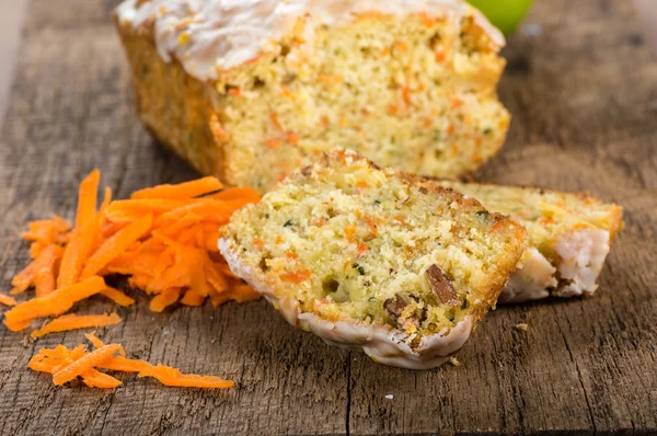 Carrot apple coffee cake with carrots — Stock Photo, Image