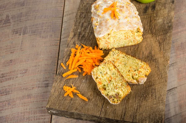 Pastel de café de manzana con zanahorias — Foto de Stock