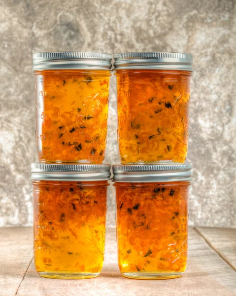 Potten van zelfgemaakte peper gelei — Stockfoto
