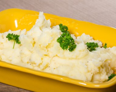maydanoz ve tereyağı ile patates püresi
