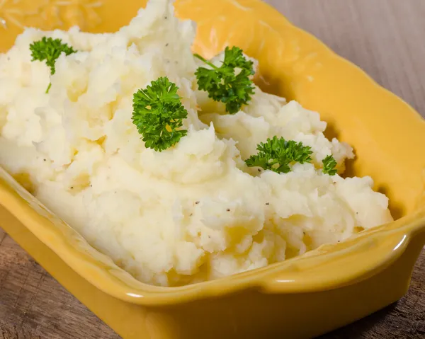 Картопляне пюре з маслом і петрушкою — стокове фото