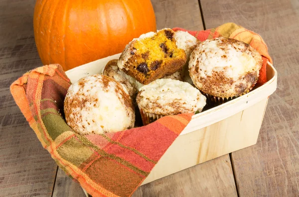 Basket of homemade pumpkin muffins — Stock Photo, Image