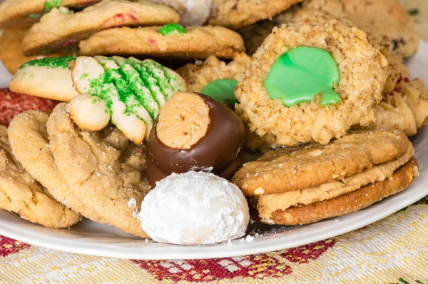 Gemengde lade of schotel van zelfgemaakte cookies — Stockfoto