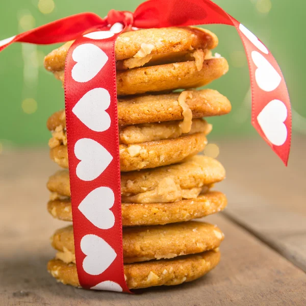 Valentine's Day cookies tied up with heart ribbon — Stock Photo, Image