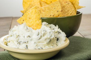 Nacho fiş ile krem peynir dip