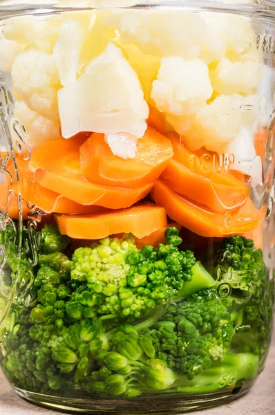 Jars of cut vegetables for canning — Stock Photo, Image