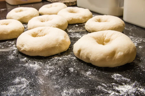 Bagels formado y listo para hornear — Foto de Stock