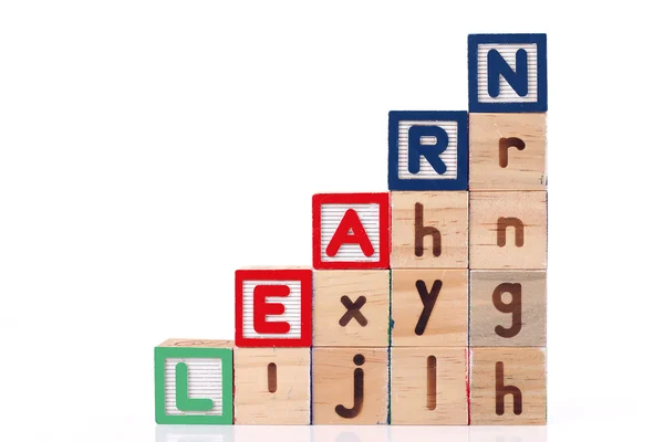 Kinderen Alfabet Blokken spelling het woord Leren — Stockfoto