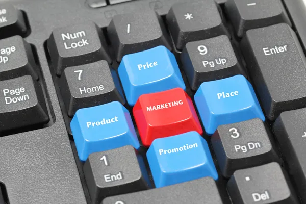 Vier elementen van marketing plan op blauwe, rode en zwarte toetsenbord Rechtenvrije Stockafbeeldingen