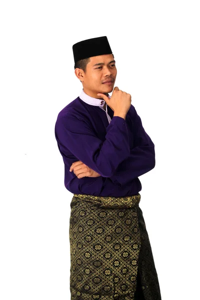 マレーの伝統的な衣装、baju ムラユでアジア人のムスリム男性 — ストック写真