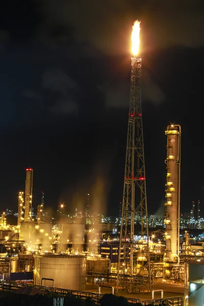 Nachtscène voor chemische fabriek — Stockfoto