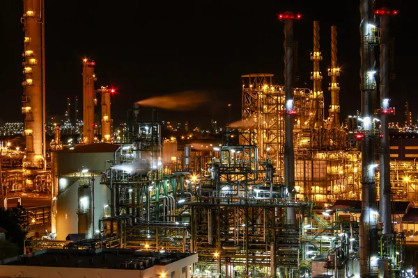 Σκηνή νύχτα της εργοστάσιο χημικών — Φωτογραφία Αρχείου