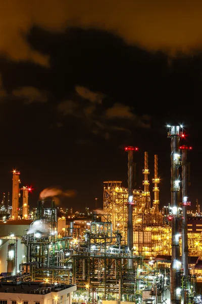 Escena nocturna de planta química —  Fotos de Stock