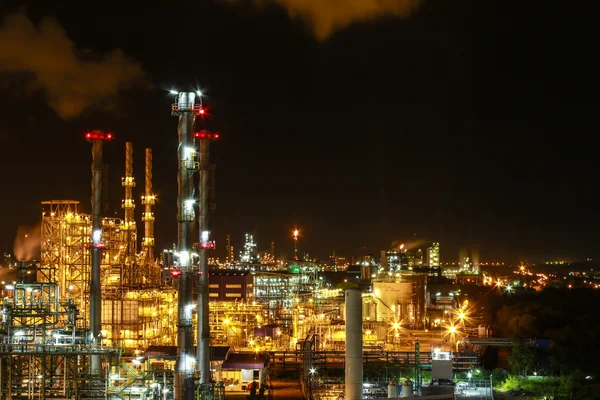 Nachtscène voor chemische fabriek — Stockfoto