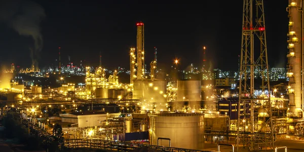 Night scene of chemical plant — Stock Photo, Image