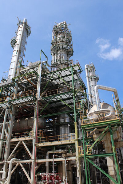 Нефтехимический завод
