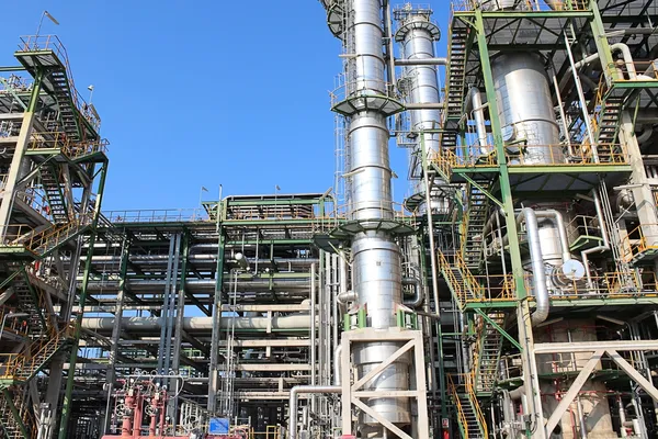 Структура нафтохімічного заводу — стокове фото